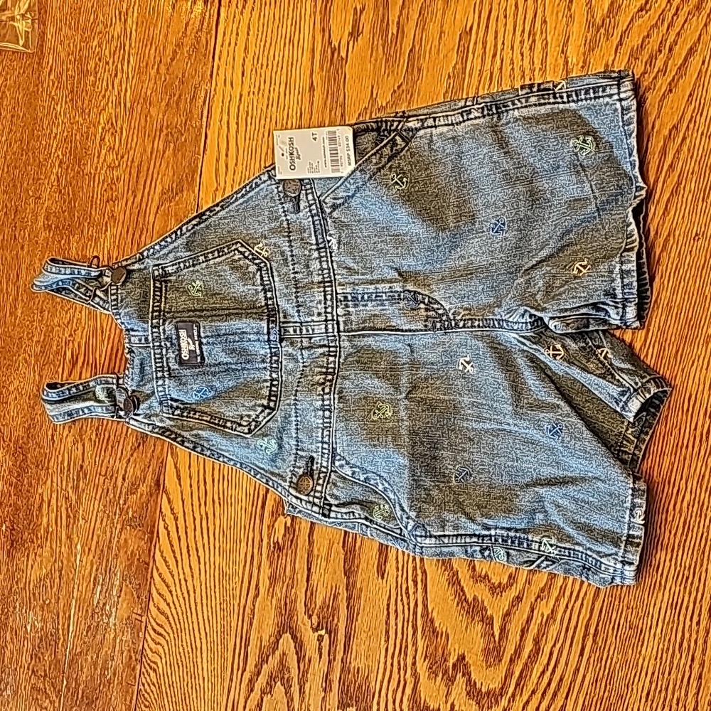 OshKosh B'gosh overall denim shorts with anchors. Size 4t. New with tags.